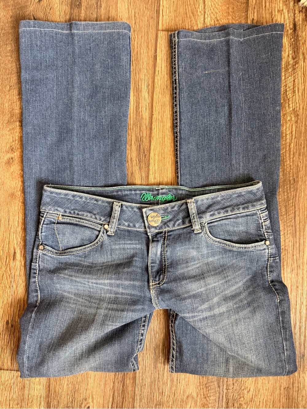 Y2K Wrangler Women's Low Rise Blue Denim Bootcut Jeans With Embroidered Pockets